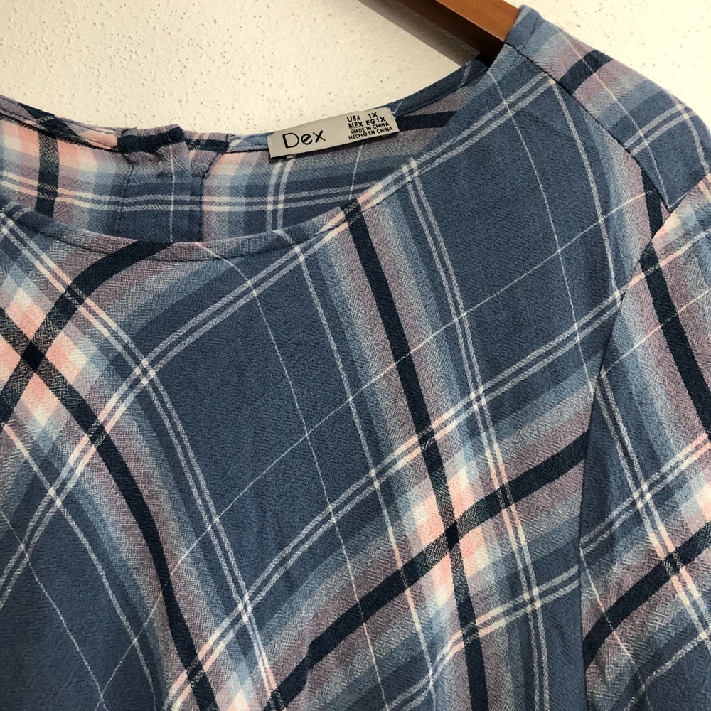 Dex plaid top with the cutest details! - Picture 3 of 4
